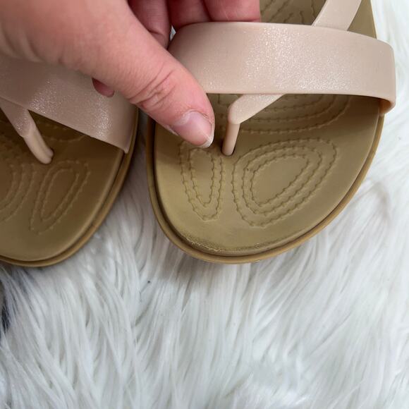 CROCS Light Pink Lightweight Slip On Tulum Shimmer Toe Post Sandal 7 - Picture 5 of 7